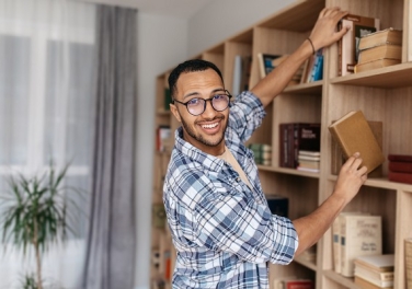 4 maneiras de incluir estantes na decoração da sua casa